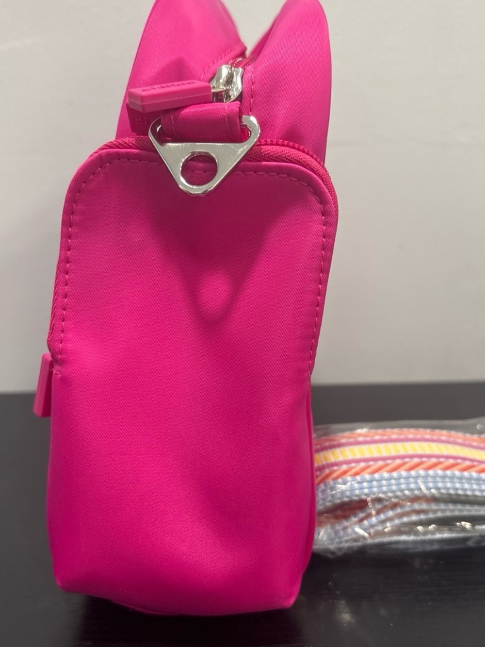 Ihkwip Vivid Pink Quilted Crossbody Bag with Striped Adjustable Strap new - Picture 5 of 8